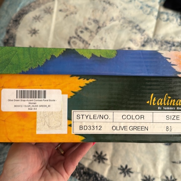 Olive green high heeled ankle boots with snap accent contrast, panel. Size 8.5 - Picture 7 of 7